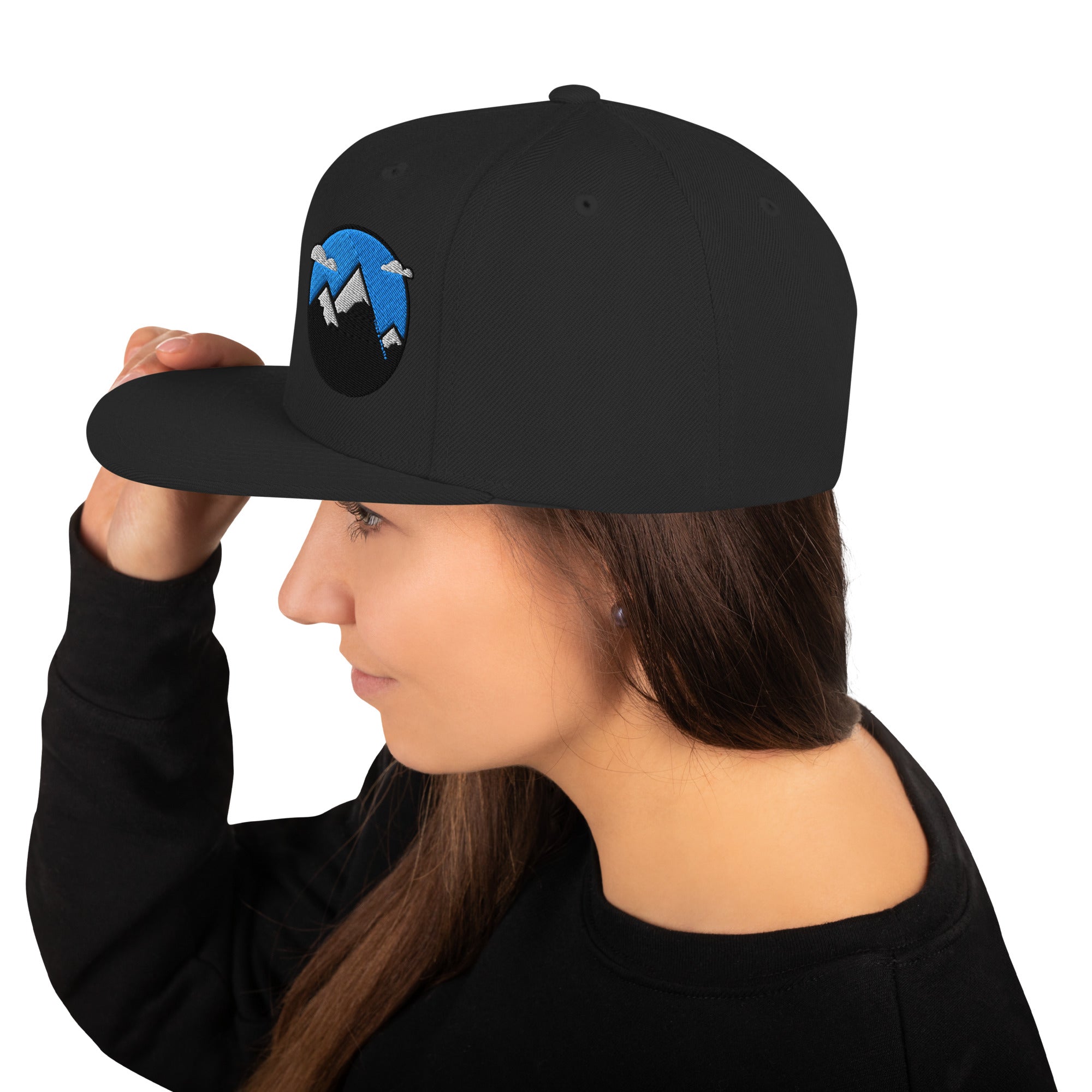 women-wearing-black-snapback-hat